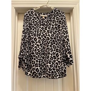 Michael Kohrs V-neck top size medium